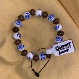 Adorable!!! NWT ! Free People blue and white Floral stretch beaded bracelet!